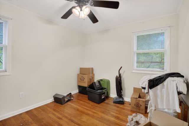505 E H St, Brunswick MD — bathroom