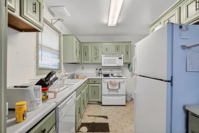 505 E H St, Brunswick MD — kitchen