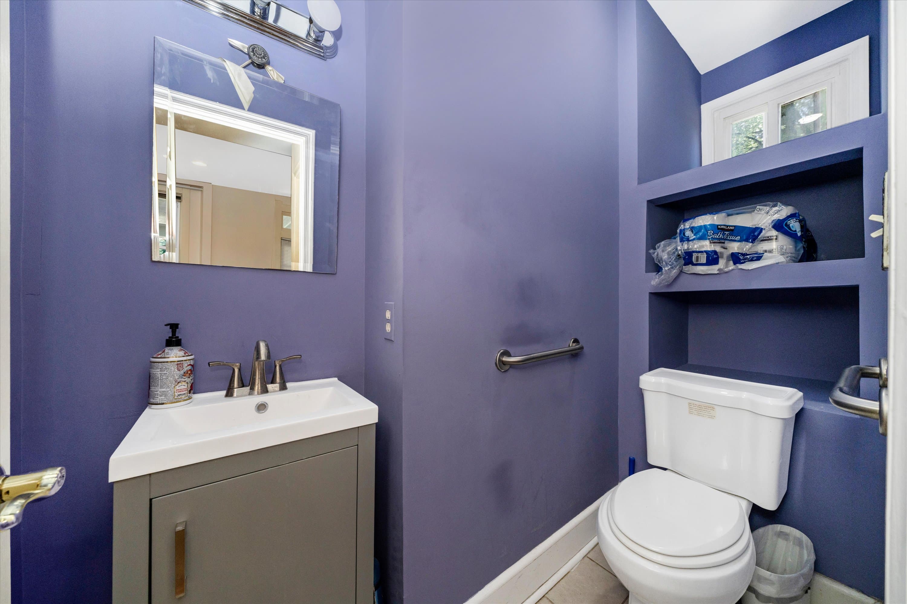 Main-level half bath at 3034 South Dakota Ave NE